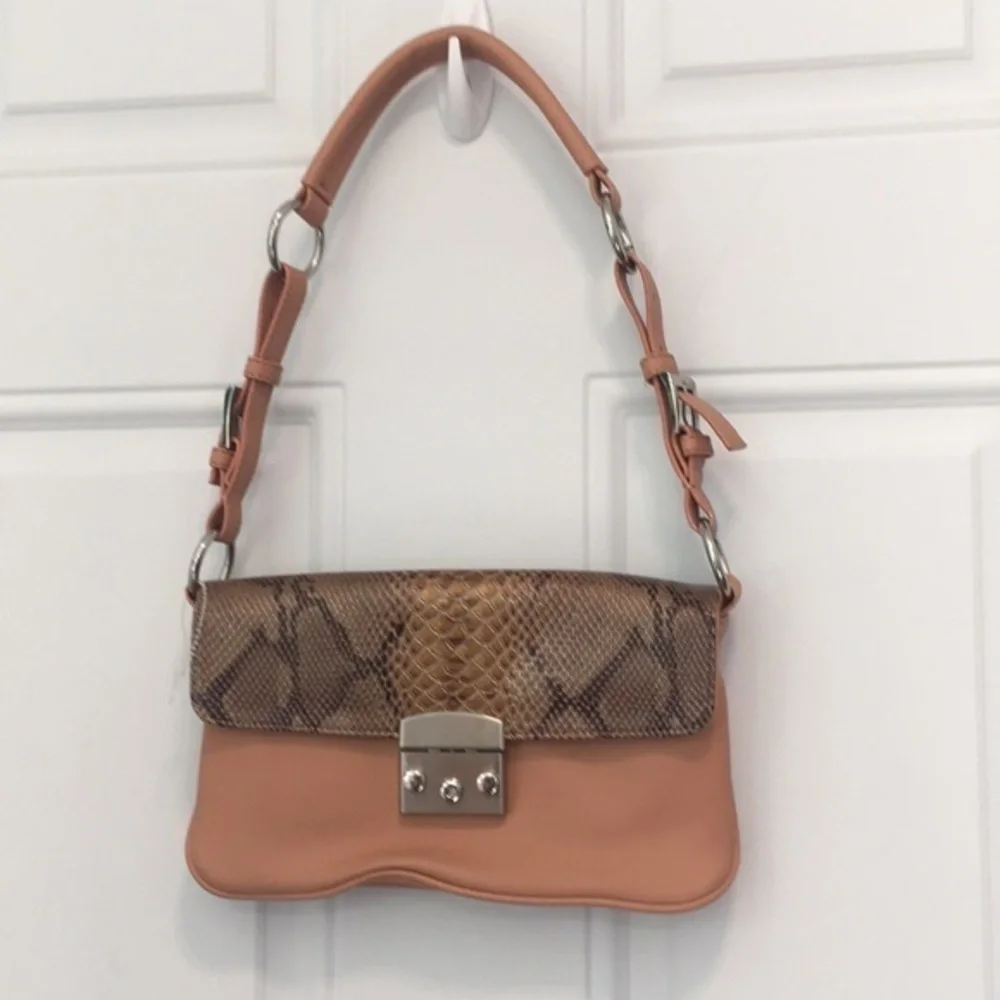 Locking purse